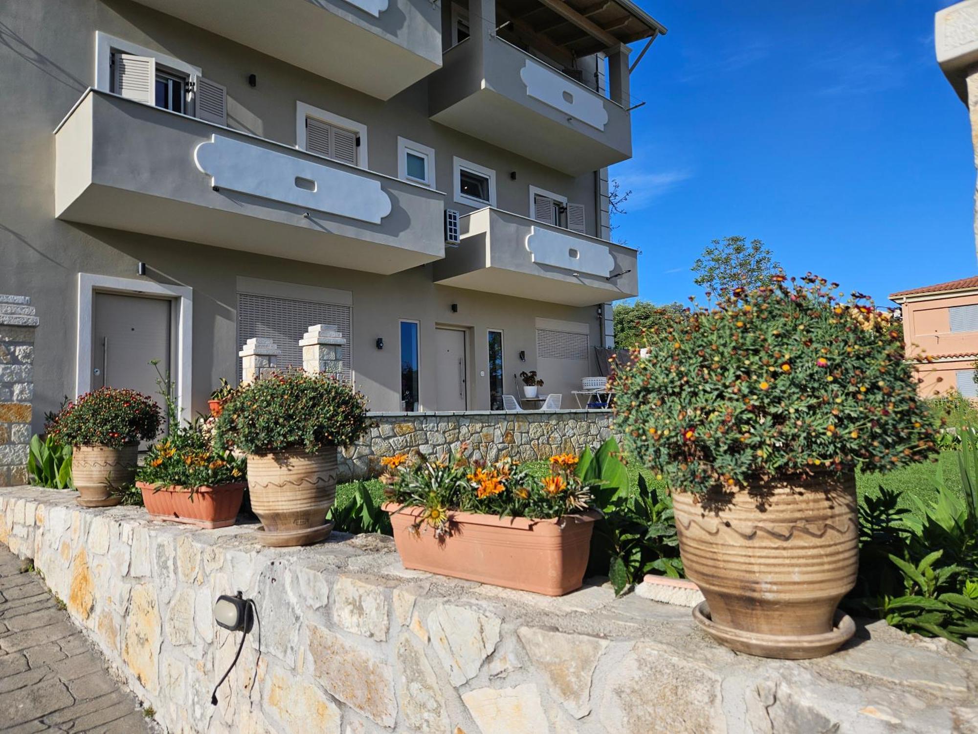 Grey Luxury House Apartamento Ýpsos Exterior foto